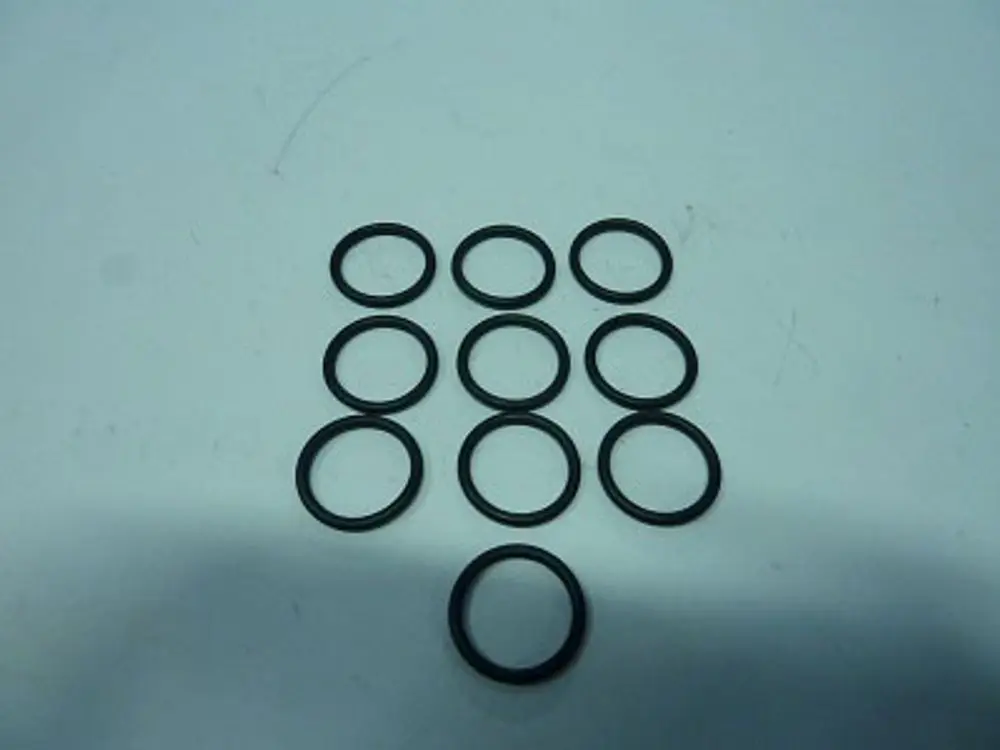 Zehn schwarze O-Ringe in einer abgestellten Anordnung auf einem weißen Hintergrund, geeignet für verschiedene Anwendungen, möglicherweise von der Marke Remeha.